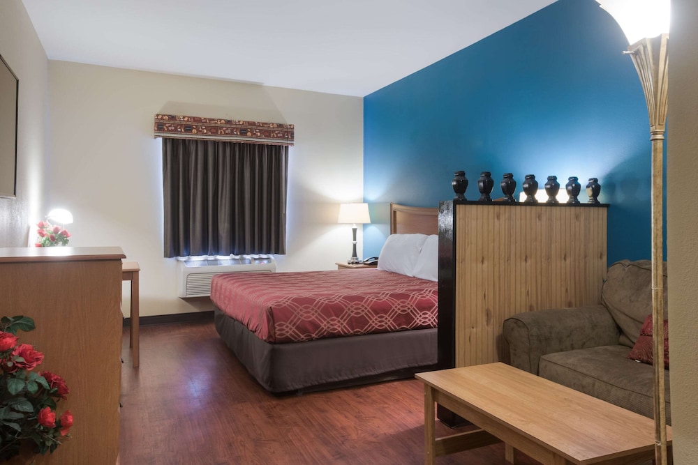 Econo Lodge Inn & Suites Rockmart 21/35