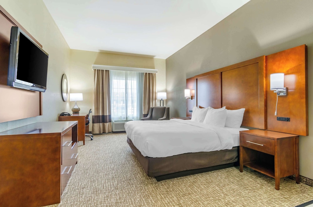 Comfort Inn And Suites 13/32