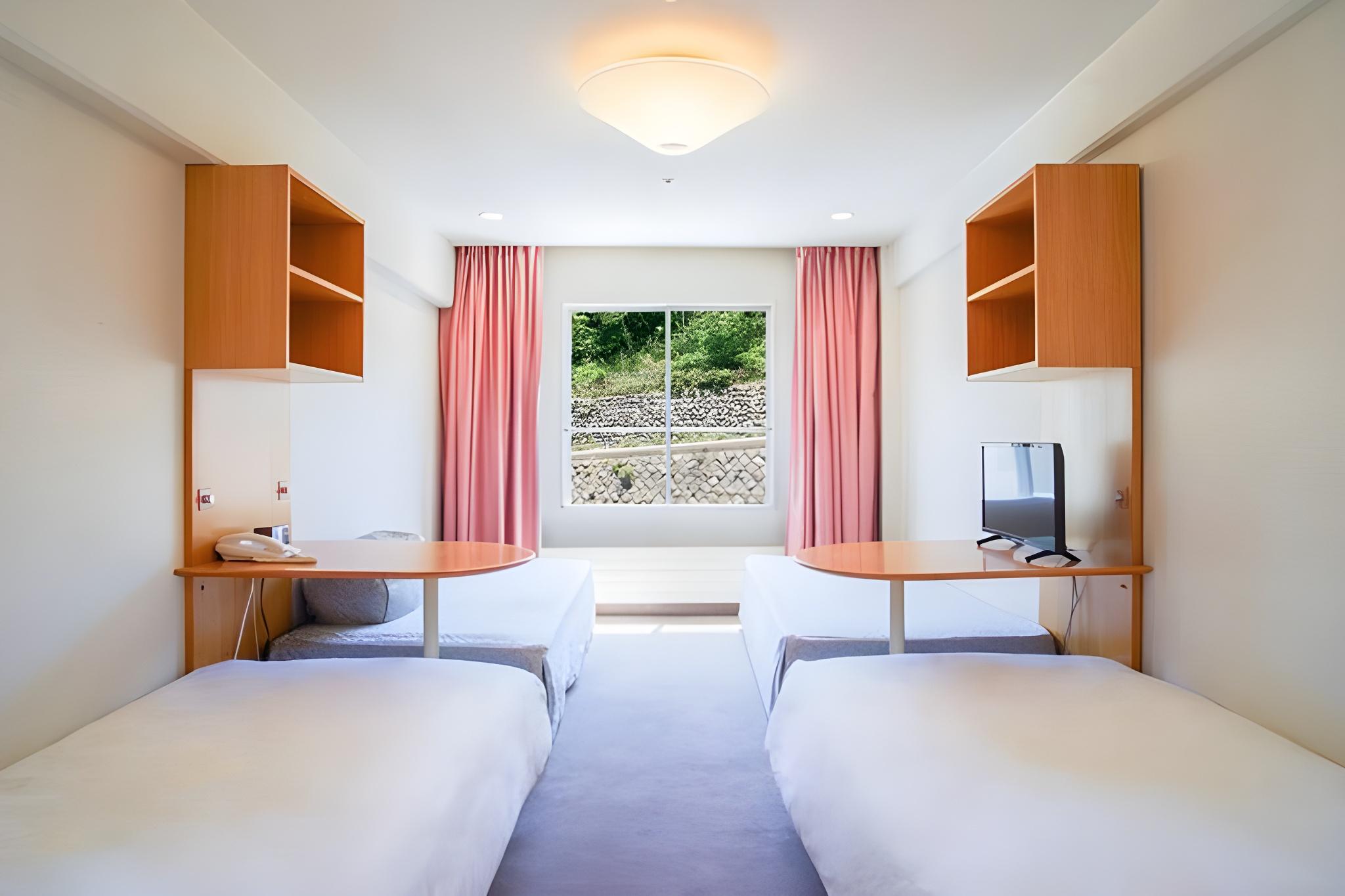 Economy, Triple, Shared Bathroom, No Elevator