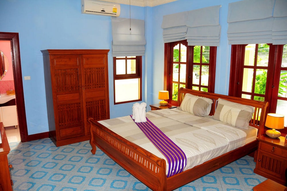 3 BEDROOMS, VILLA