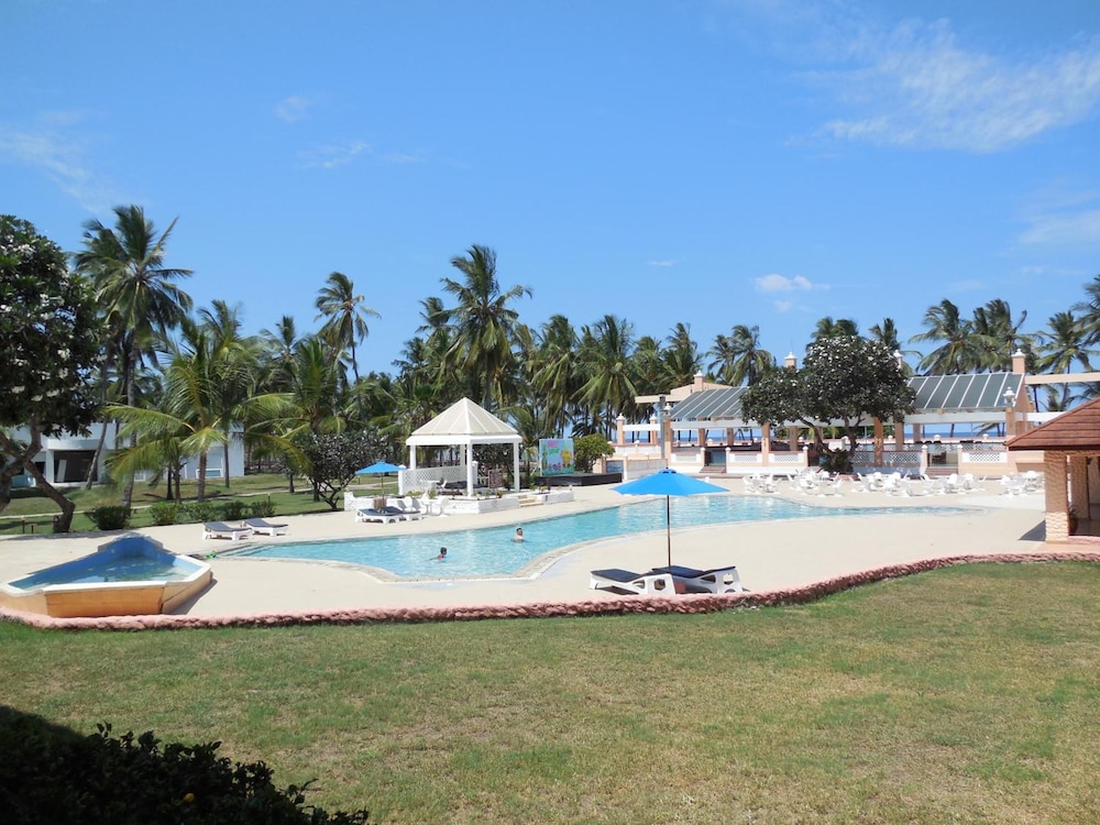 Sun N Sand Beach Resort 44/50