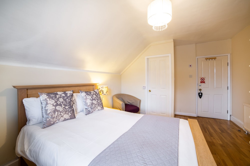 OYO Lina Guest House 24/49