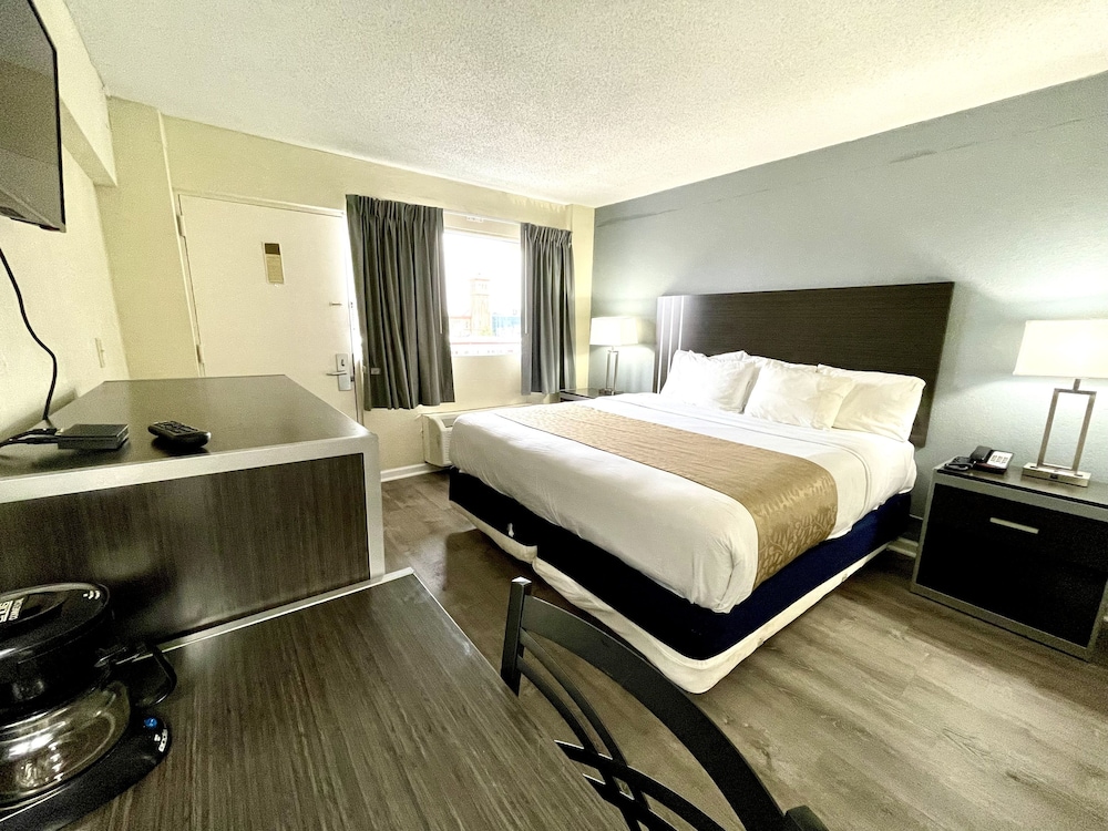 Red Carpet Inn &amp; Suites 24/30