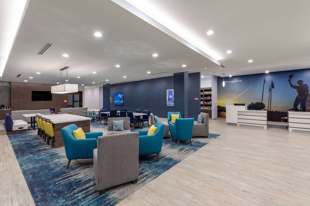 La Quinta Inn and Suites by Wyndham Round Rock East 40/43