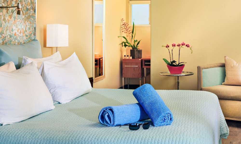 STUDIO, SUITE, KING BED, KITCHEN