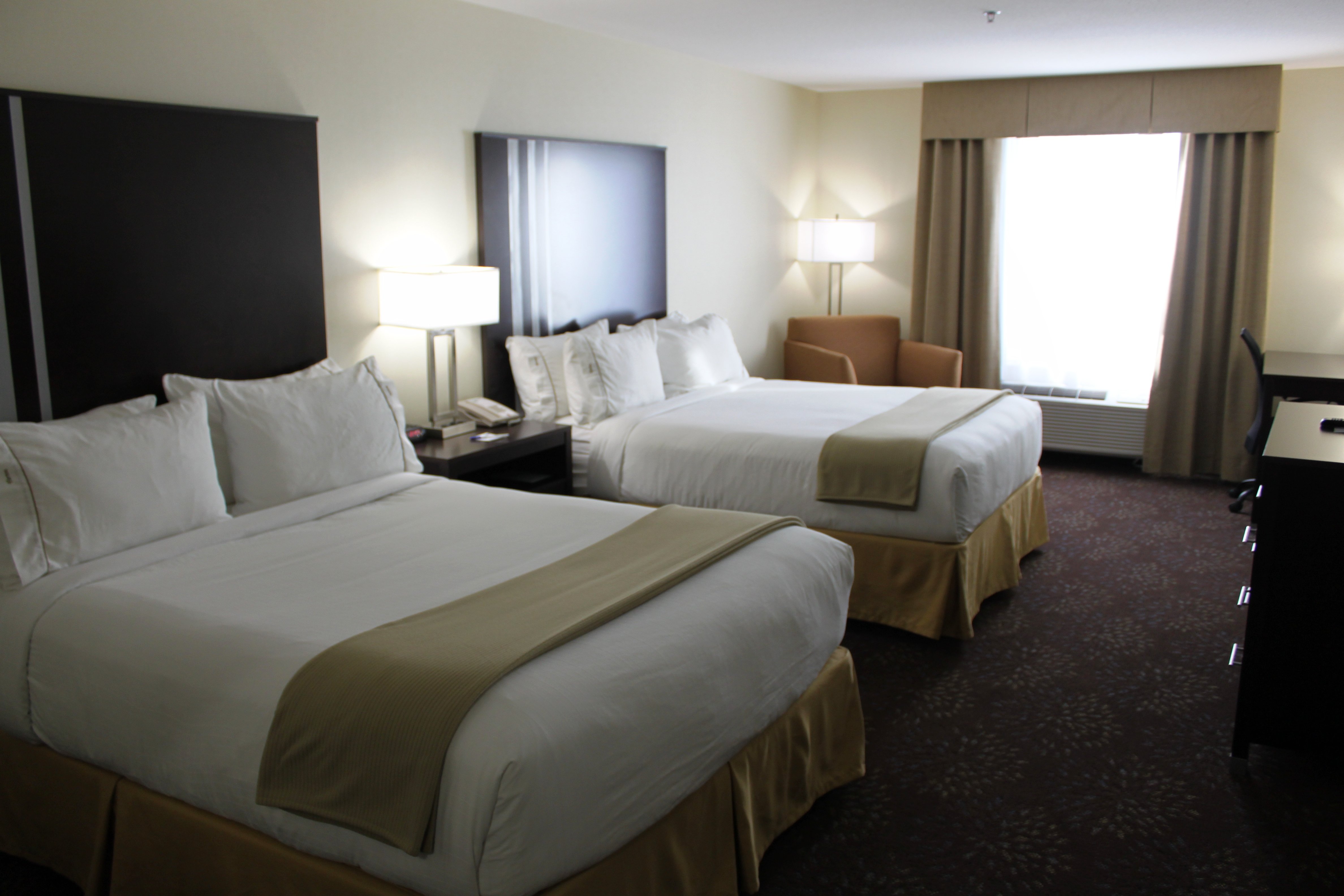 HOLIDAY INN EXPRESS YORKTON EAST 14/39
