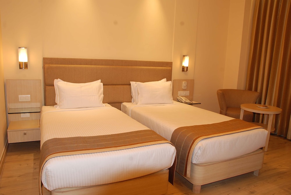 Sarovar Portico Naraina 24/54