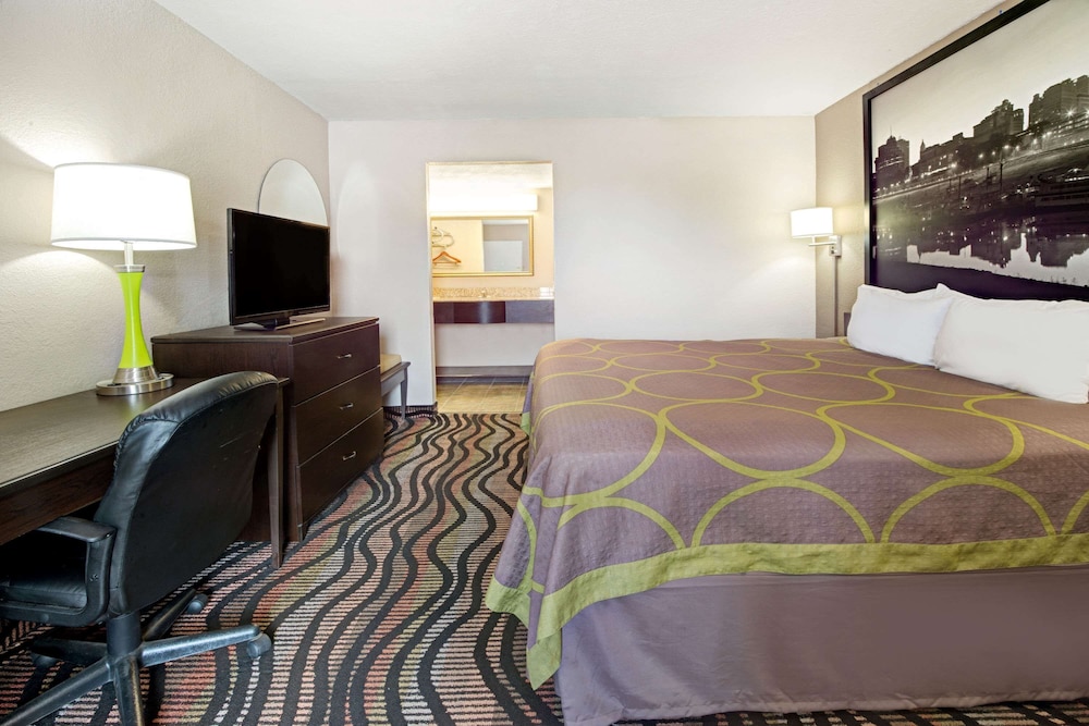 Super 8 by Wyndham Lakeland 34/41