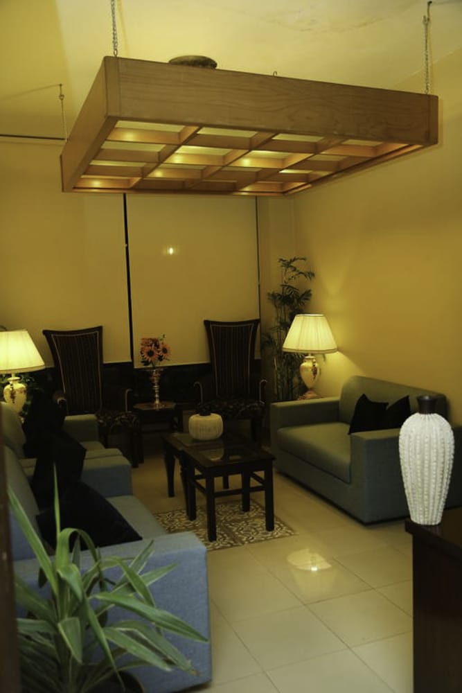 Royal Elegance Hotel 10/16