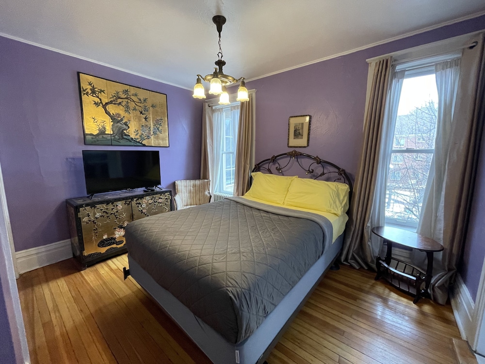 Alice, Suite, Queen Bed