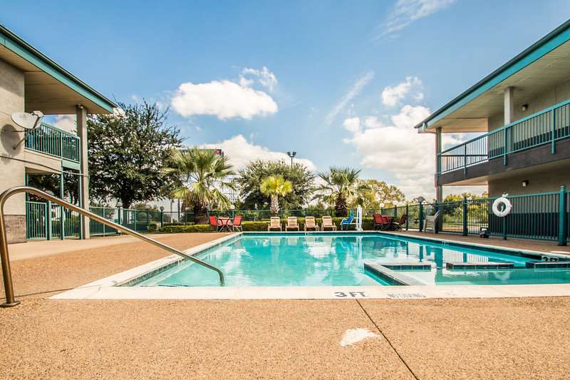 Americas Best Value Inn Ft Worth 18/26