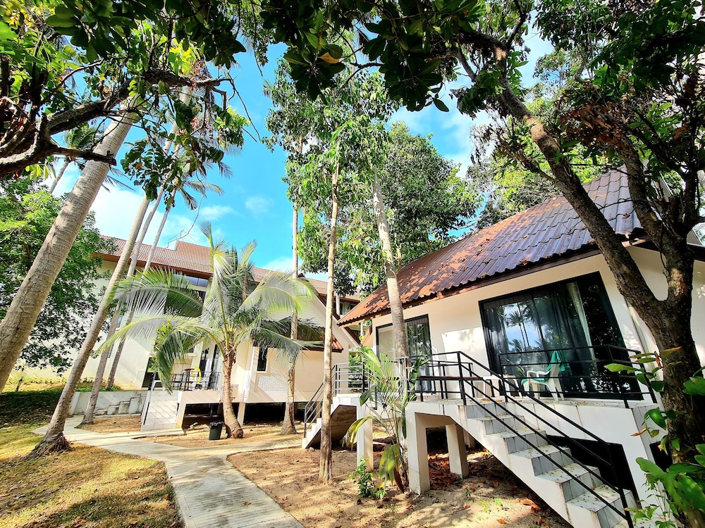 ASTROCOCO beach resort by Coconut Beach 40/42