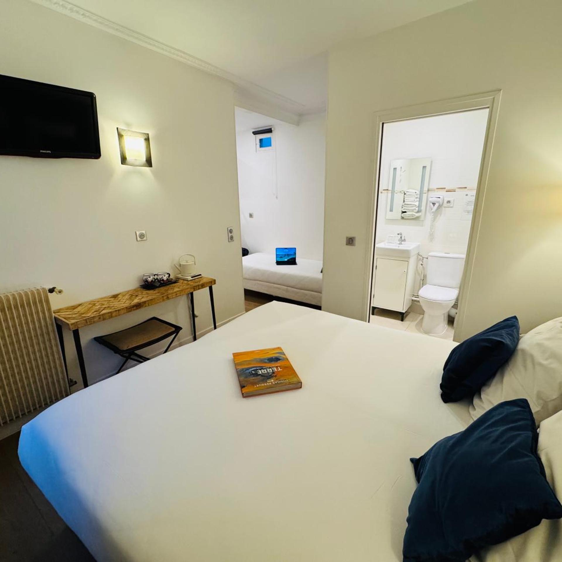 Room, Triple, L Amiral 10/10