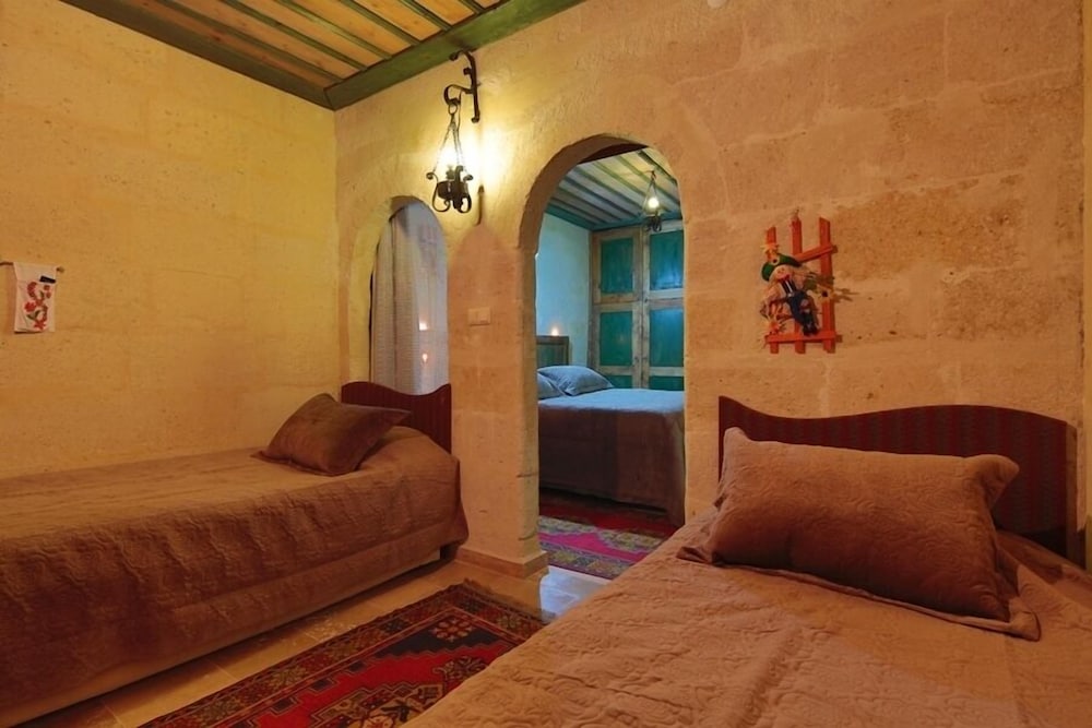 Jerveni Cave Hotel 35/47