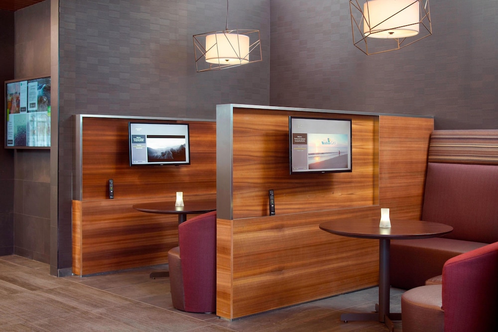 Courtyard By Marriott Lagrange 28/45