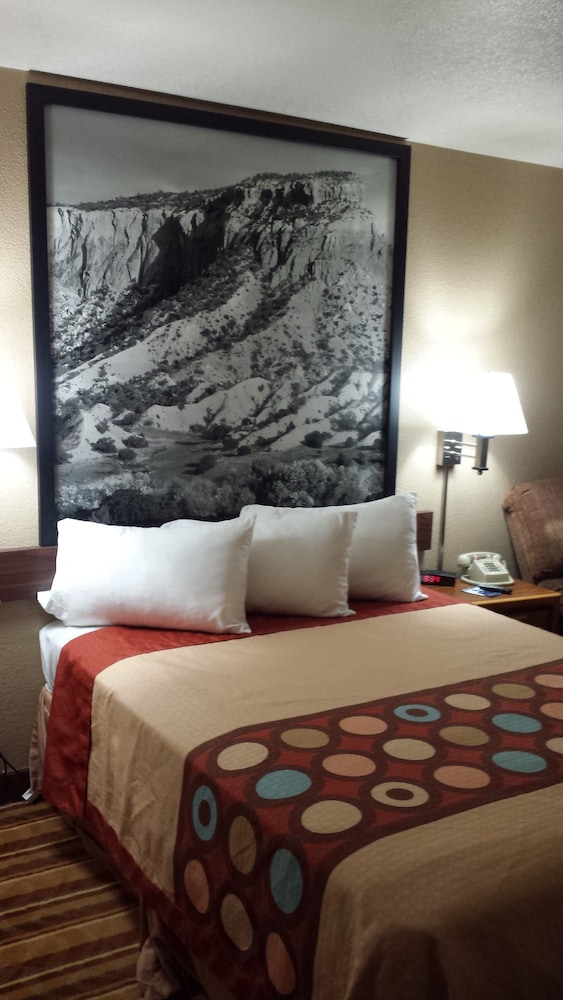 غرفة بسرير كوين بحوض استحمام لذوي الإعاقة، Super 8 By Wyndham Las Cruces/White Sands Area 4/6