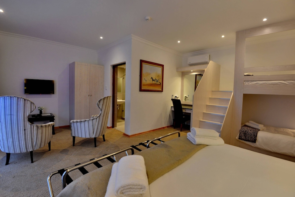 غرفة عائلية بسرير كوين وسرير بطابقين بغرفة نوم واحدة، Val Du Charron Coach House 2/6