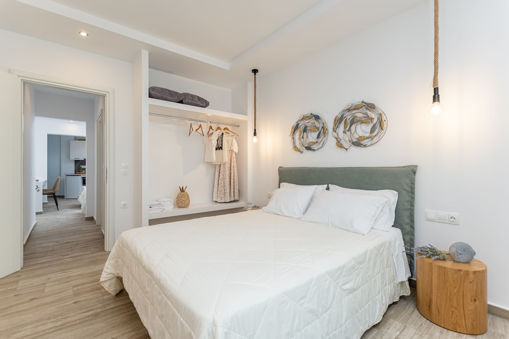 2 Bedrooms, Design, Apartment, Queen and Twin Beds, Partial Sea View