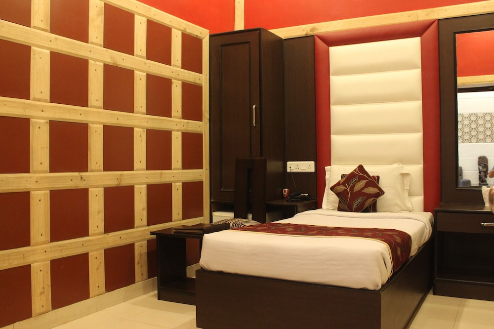 Hotel Varuna 30/46