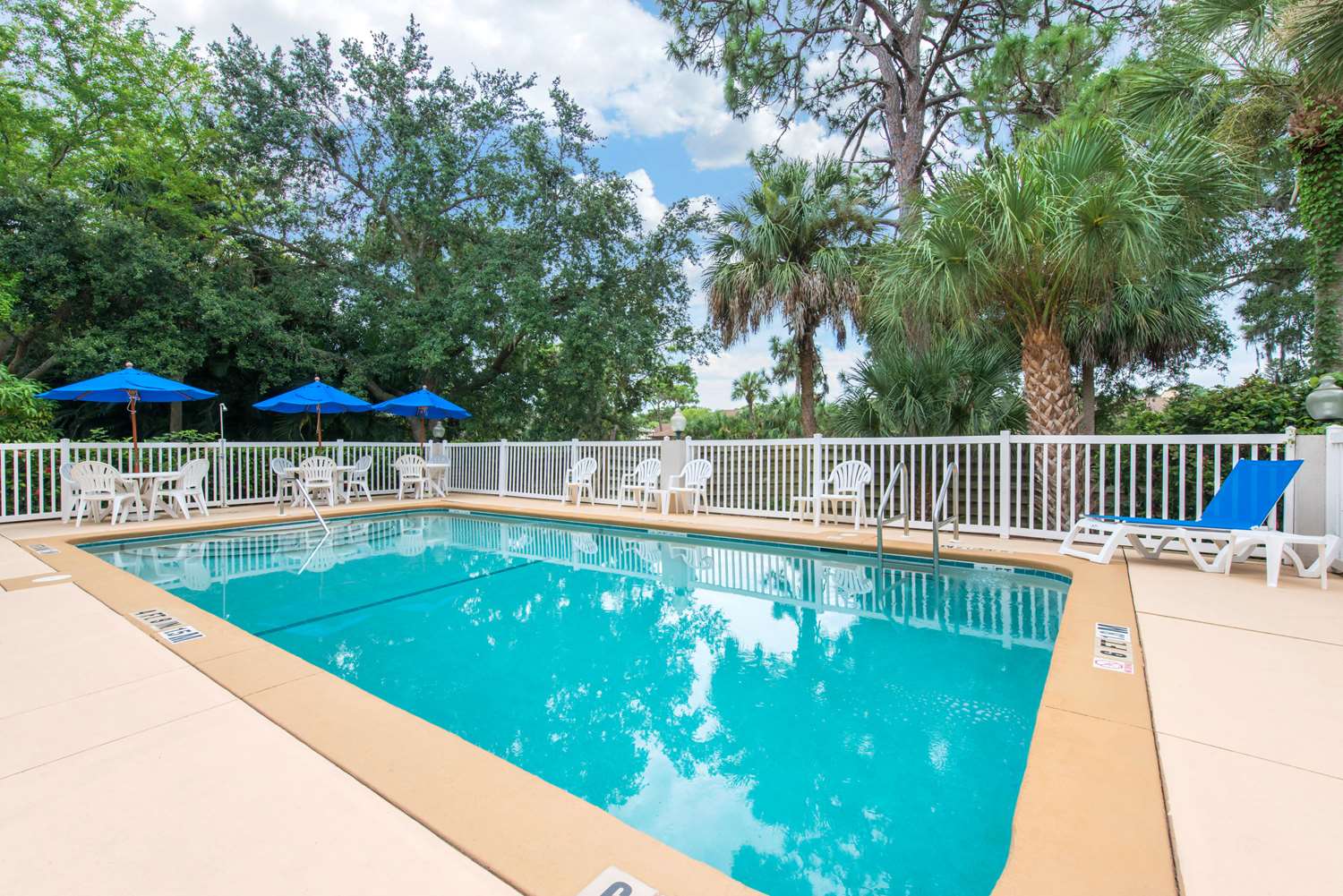 Sleep Inn Sarasota North 16/25