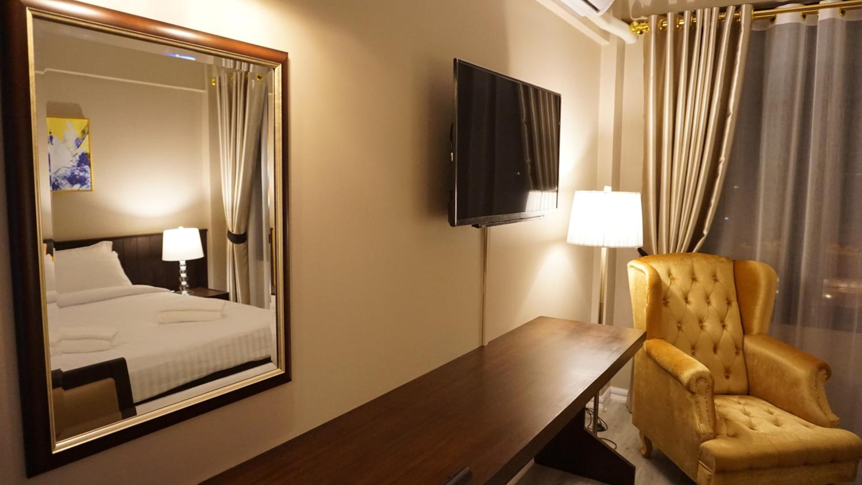 Taris Art Hotel Phrae 73/96