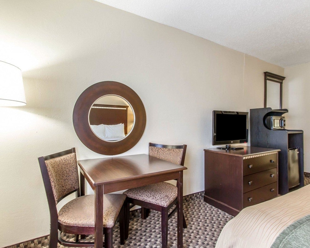 Quality Inn Macomb Near University Area 26/38