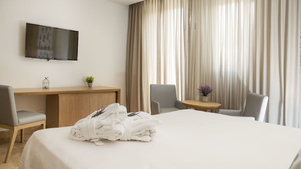GHL Collection Arsenal Hotel 26/74