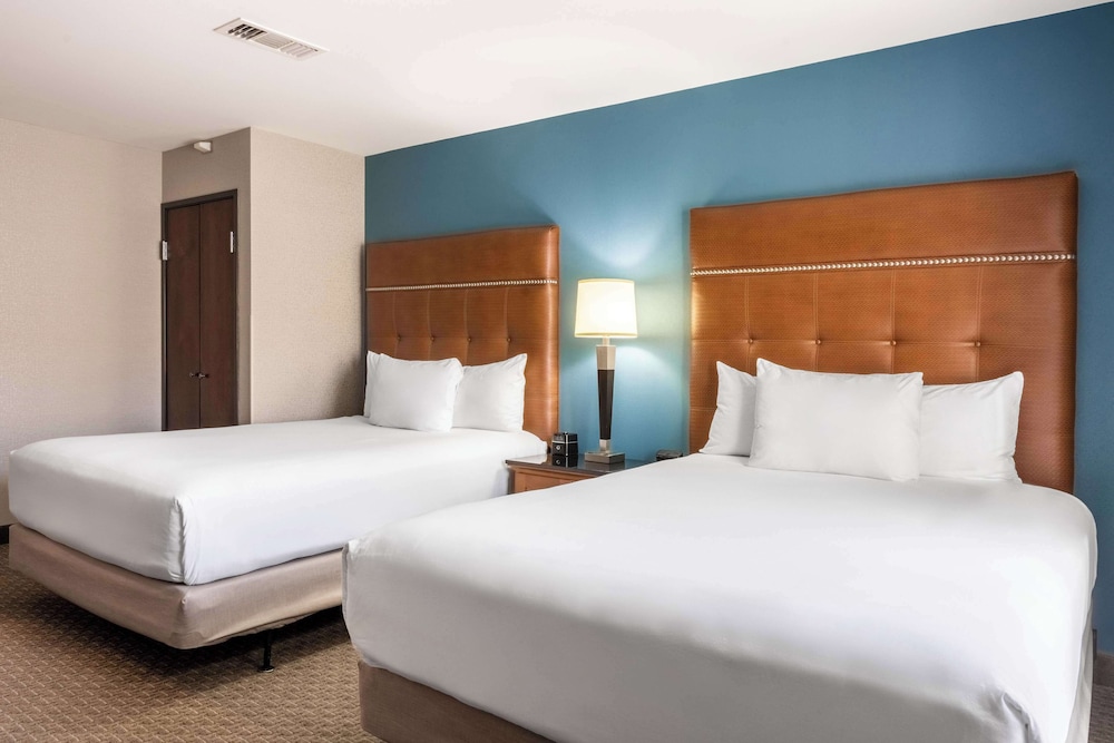 2 ROOMS, SUITE, 2 QUEEN BEDS, SOFA, BATHTUB, ACCESSIBLE