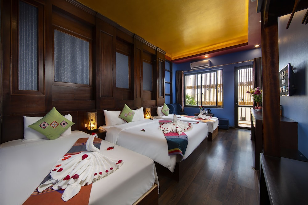 ROOM, QUADRUPLE, MOUNTAIN VIEW