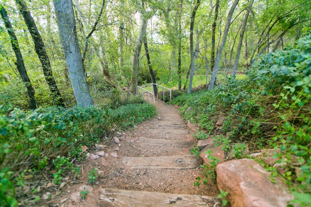 Creekside Inn Sedona 49/57
