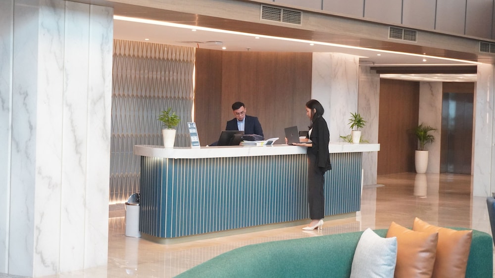 Grand Anara Airport Hotel 4/50