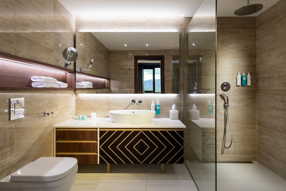 Kings' Valley Medical & Spa 48/50