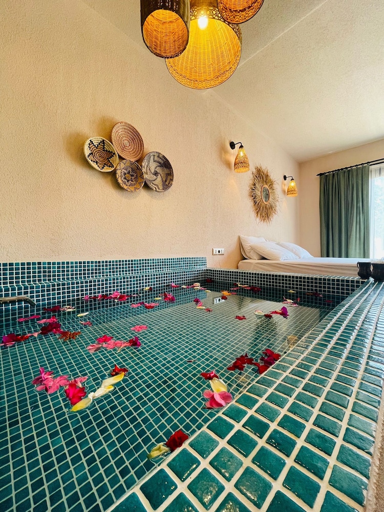 Z Exclusive Hotel And Villas 23/30