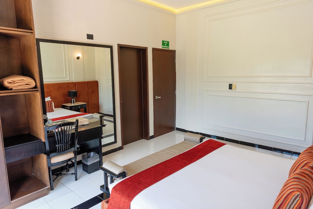 STANDARD, KING BED, GARDEN VIEW