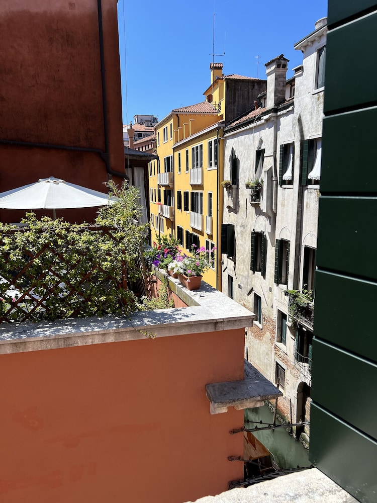 Cà dell' Arte Palace 45/50