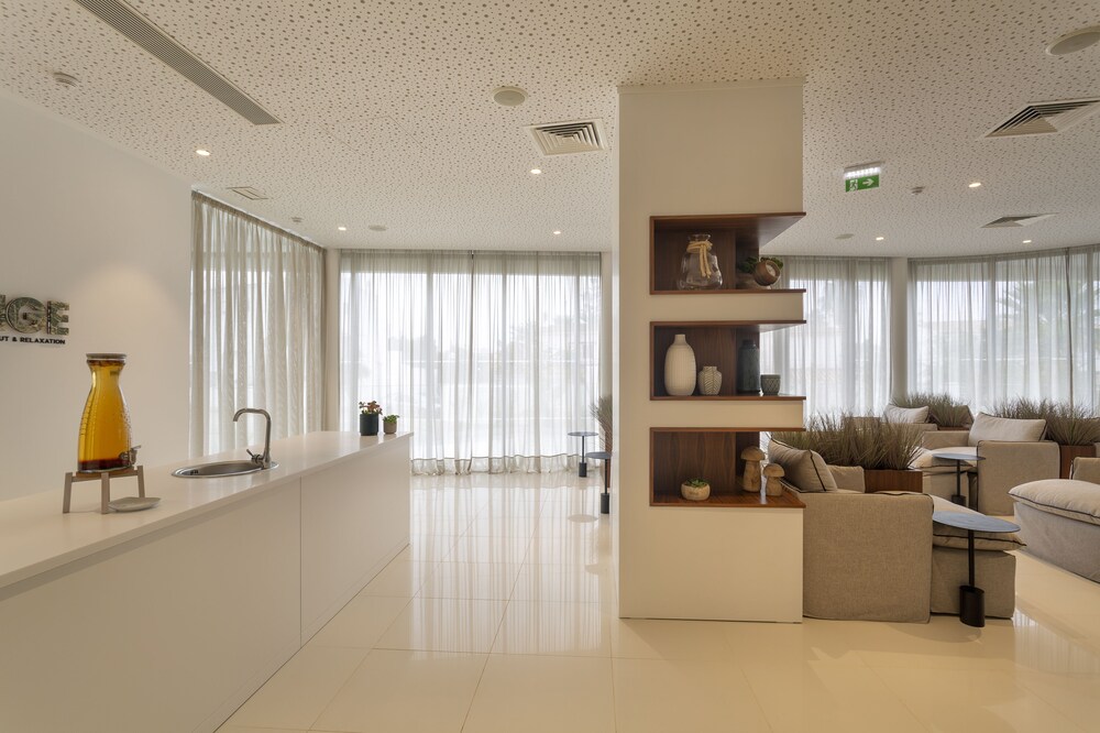 Longevity Health & Wellness Hotel 54/67