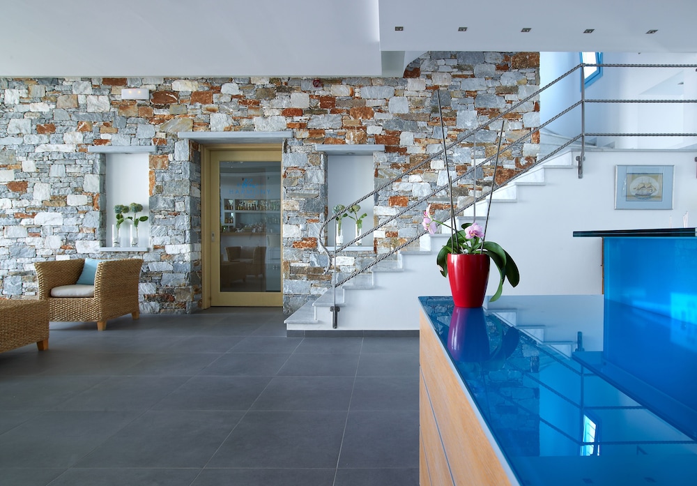 Blue Harmony Hotel 5/50