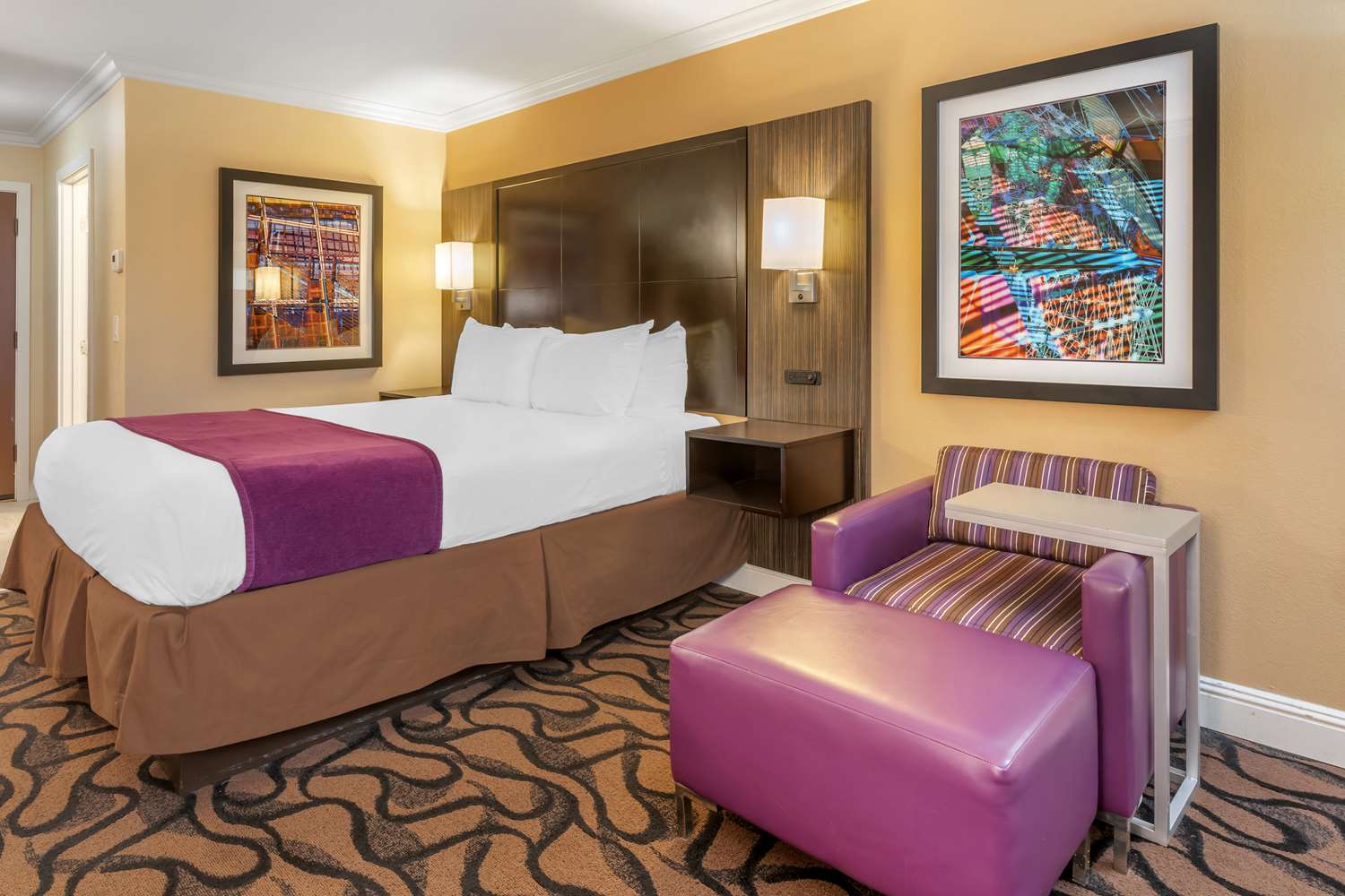Best Western Plus Airport Plaza 18/36
