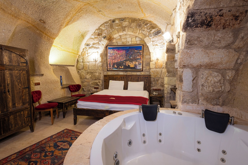 Under Cave Hotel 37/50