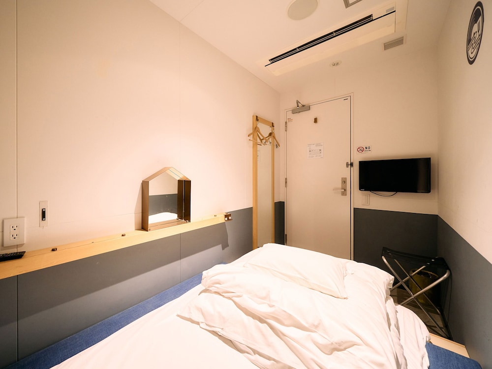 Female Dorm, Single, Single Bed, Shared Bathroom