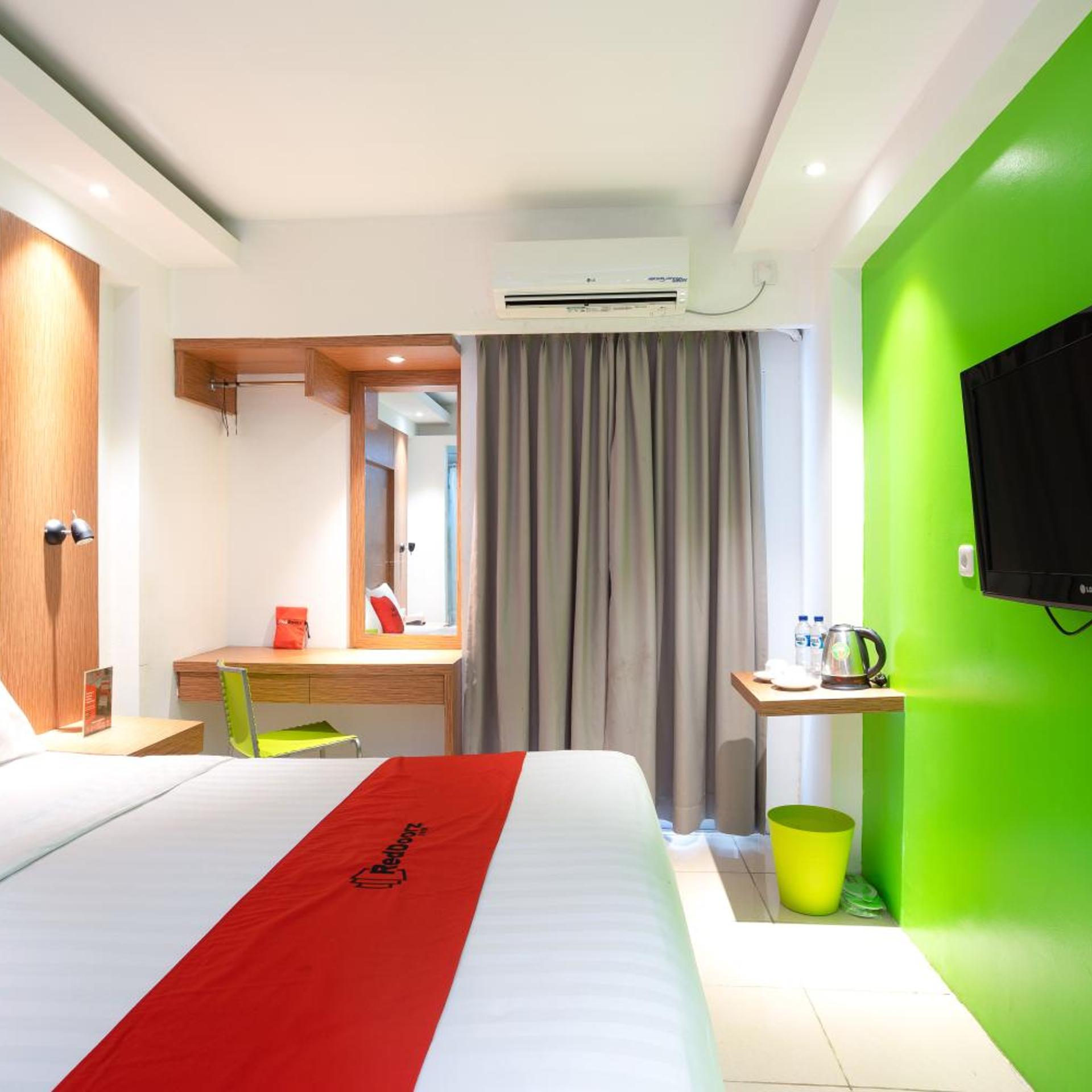 RedDoorz Apartment @ Bogor Valley 8/34