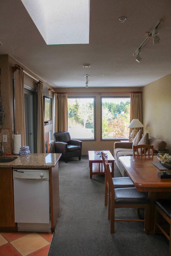 Pacific Shores Resort & Spa 24/48