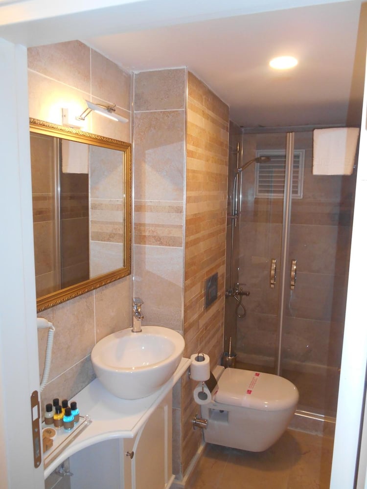 Hotel 1453 54/60