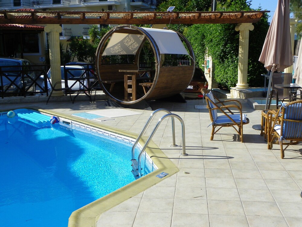 Mirabelle Hotel 40/44