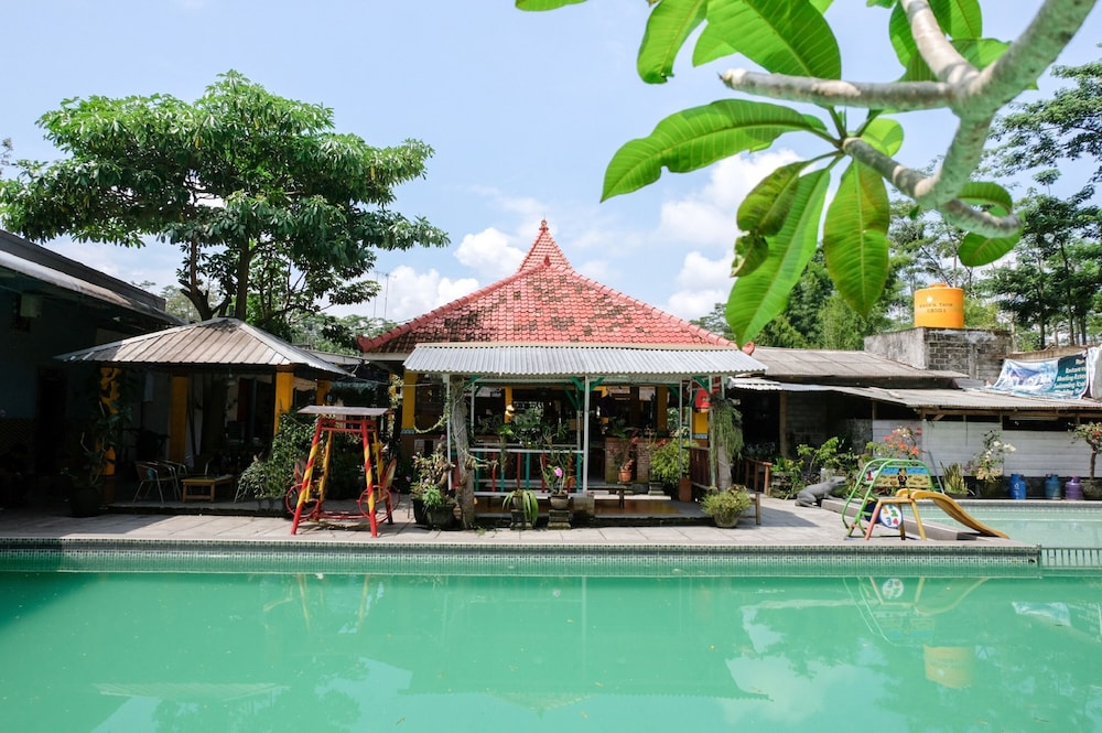 OYO 563 Damar Mas Resort Lereng Kelud 7/61