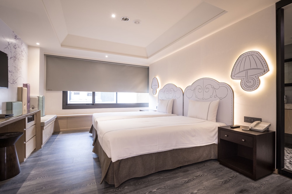 CHECK inn Taichung Wenxin Zhongqing 26/64