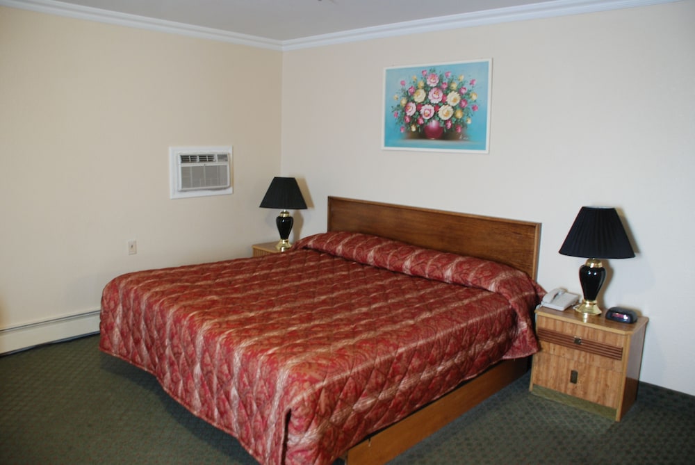 ROOM, QUEEN BED