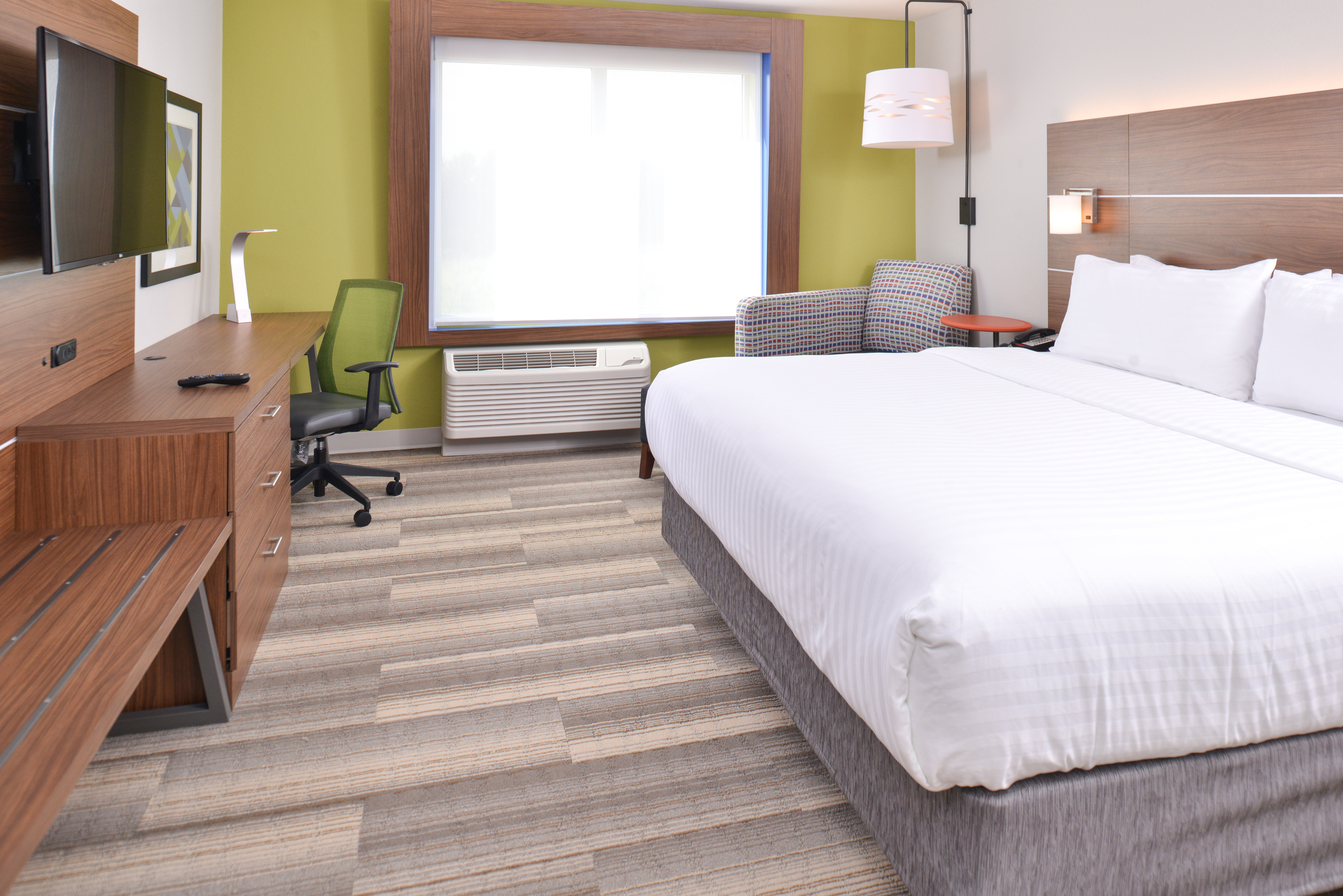 Holiday Inn Express & Suites OMAHA AIRPORT 19/64