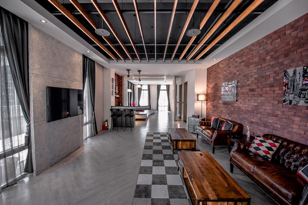 No.9 Hotel 50/76
