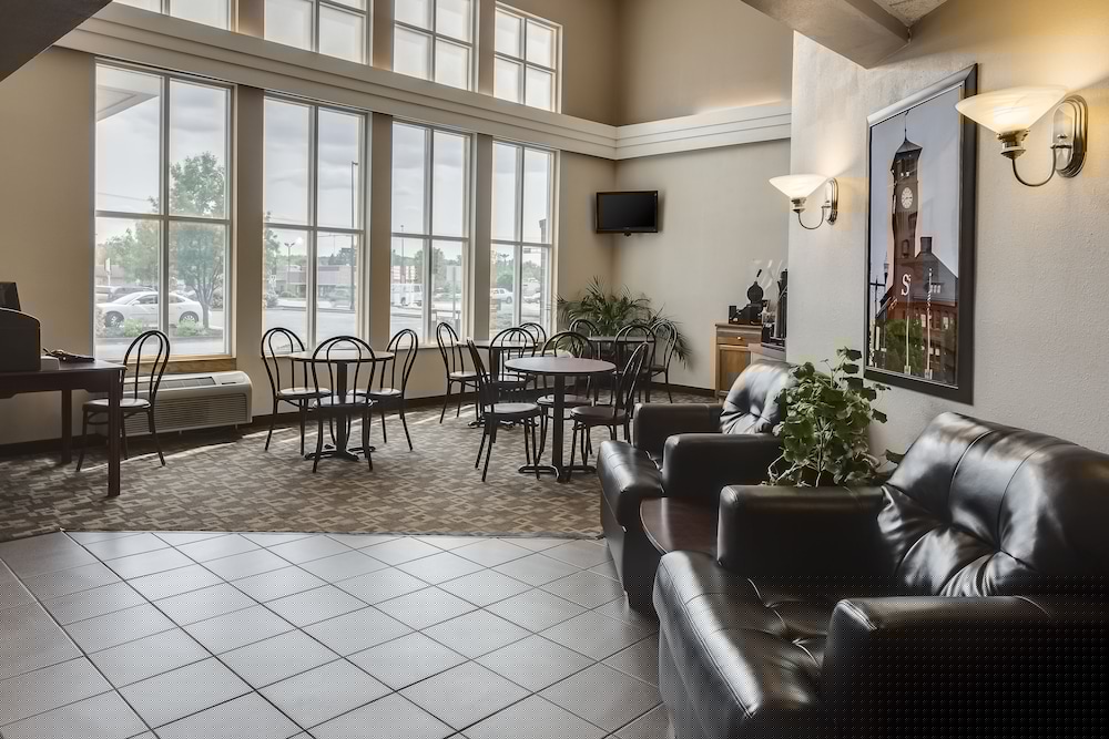 Super 8 By Wyndham Menomonie Wi 20/25